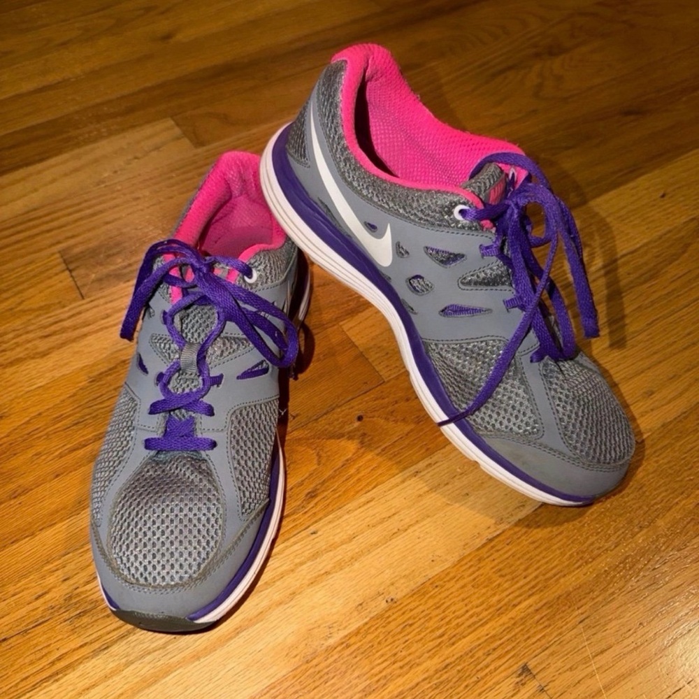 Nike Sneakers. Gray, Pink, Purple. Lightweight Dual FusionLite. Size 7Y